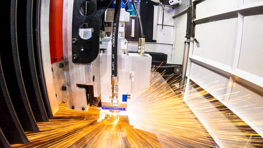 Une machine de découpe laser à grande vitesse utilise de nouveaux développements CNC pour accélérer le débit